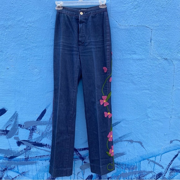 Vintage 80s jeans with crochet purple flowers down leg, size 23 - Picture 9 of 14